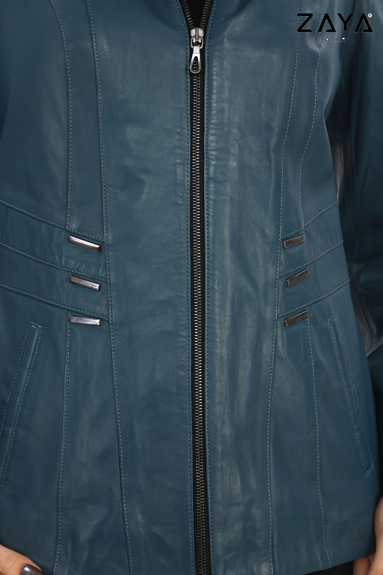 Turkuaz Mavi Kürklü Kapüşonlu Hakiki Deri Kadın Mont - Görsel 2